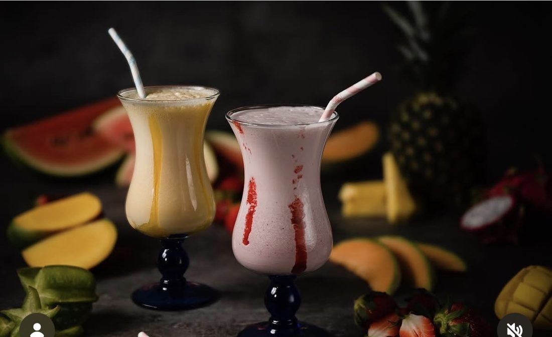 Hausgemachte Milchshakes – Mango und Erdbeere